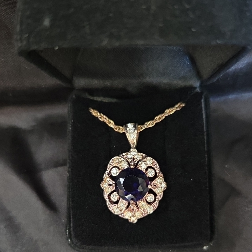 Elegant Purple Pendant Necklace